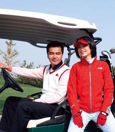 许亚军小12岁妻子张澍晒度假照 回顾两人生活很甜蜜!