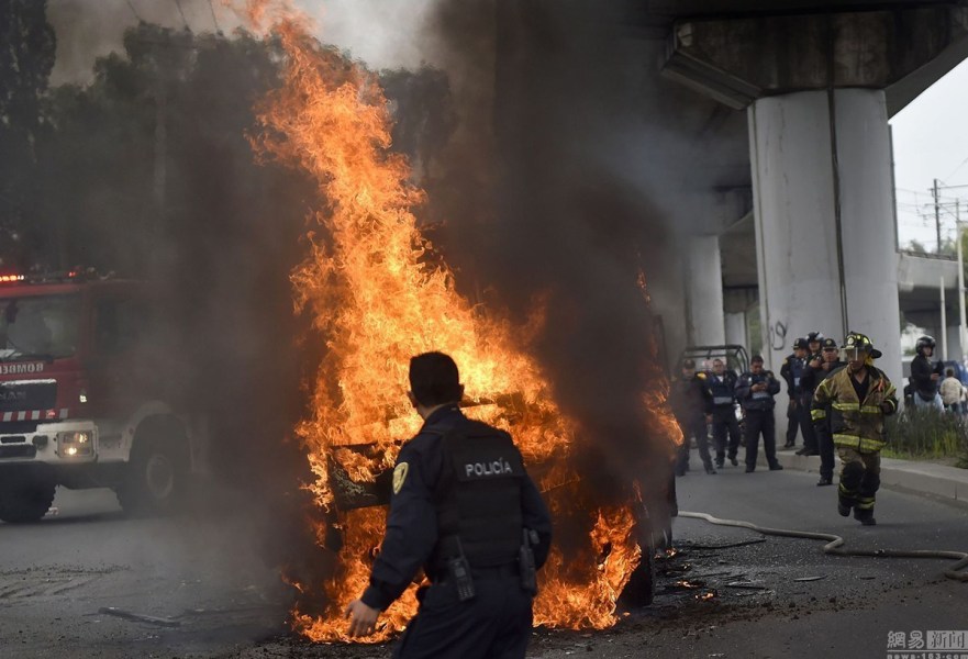 墨西哥海军与毒贩展开巷战 8名毒贩被击毙