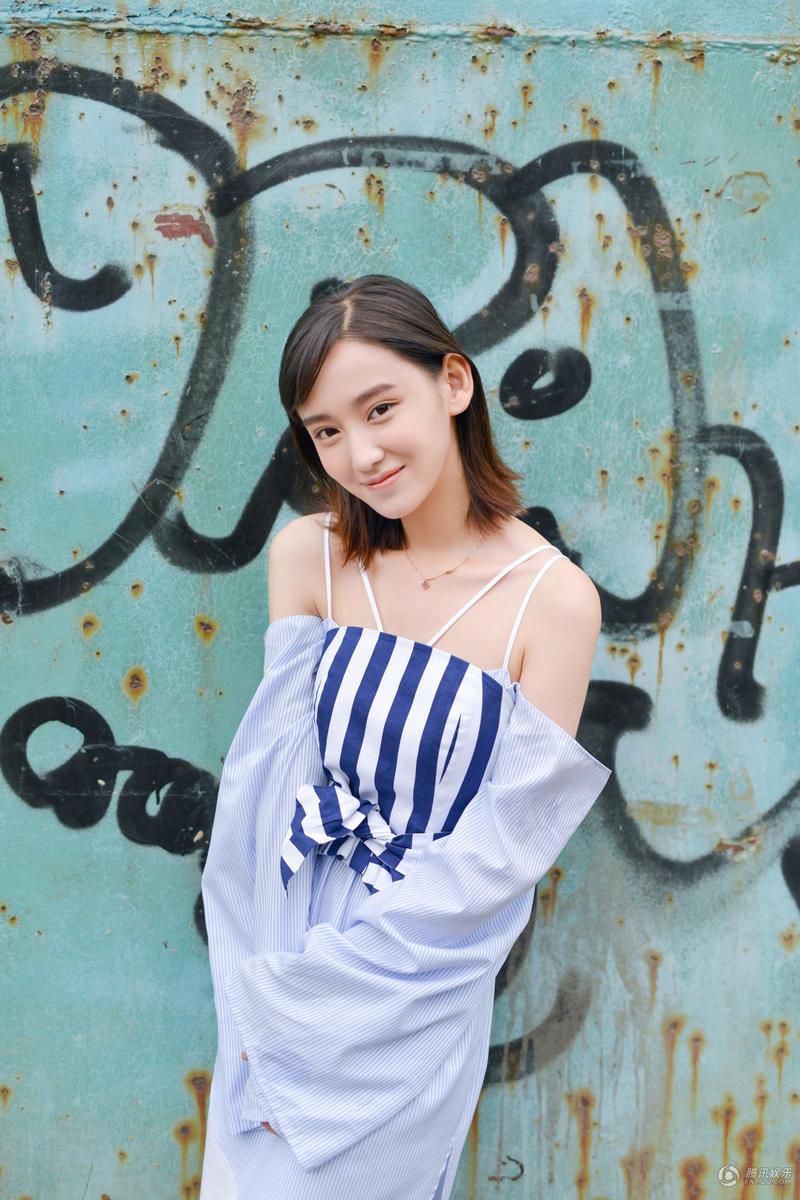 李玉洁写真清新可人 演绎深林少女