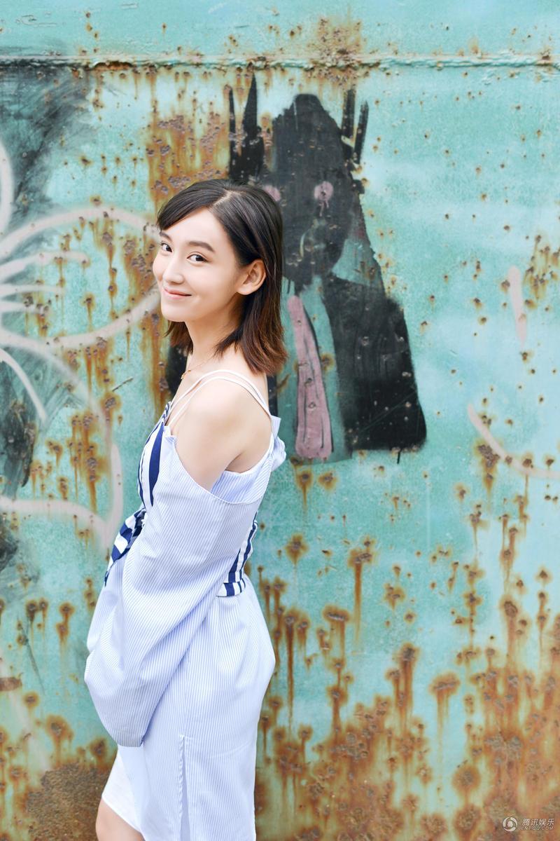 李玉洁写真清新可人 演绎深林少女