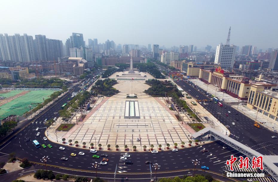 航拍南昌八一广场新貌 修葺一新夜景璀璨