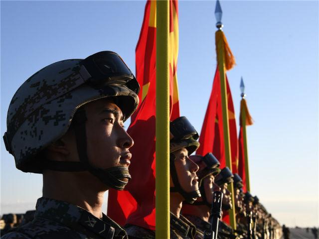 将士英姿让我们看到这支军队的魂