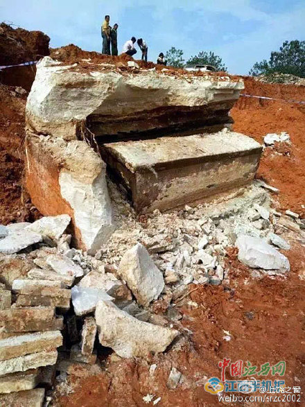 江西挖出明代古墓:棺内女尸完好还流出清水