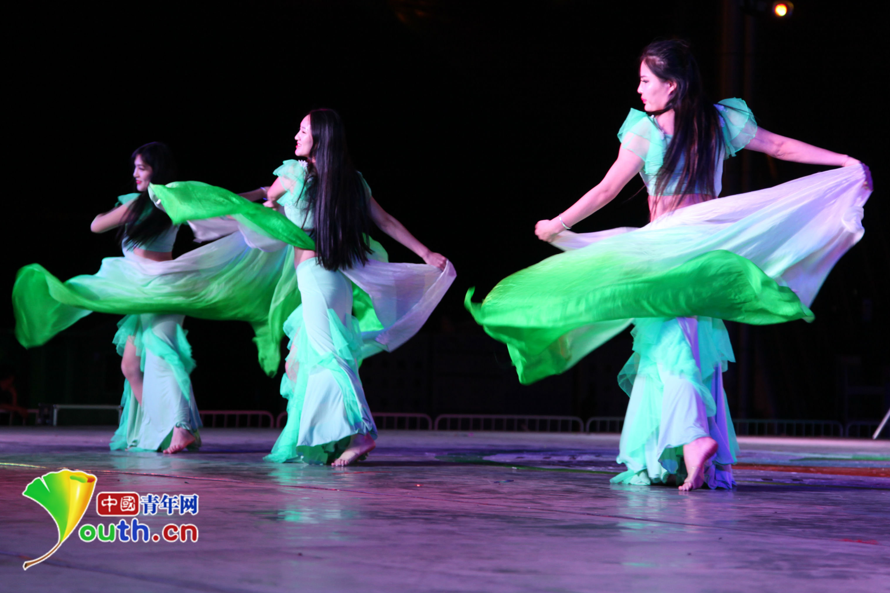 第15届肚皮舞锦标赛在鄂尔多斯举行