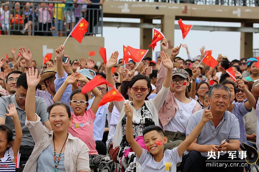 欢呼声传遍赛场 罗兴仓摄