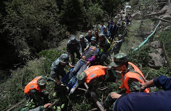 九寨沟地震首日十个感动瞬间:总有一个温情场景让你忍不住泪目