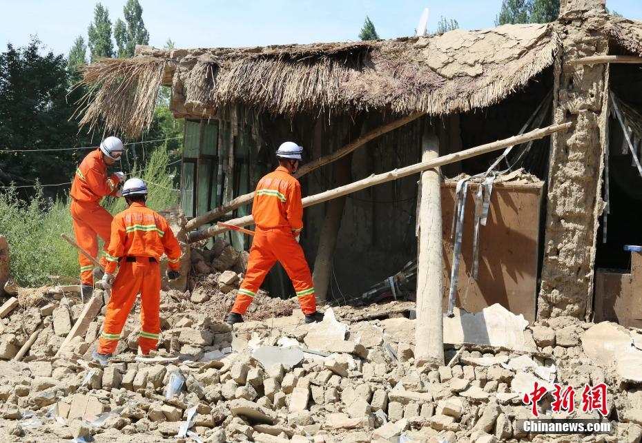 新疆精河6.6级地震 灾区民众吃上震后第一顿饭