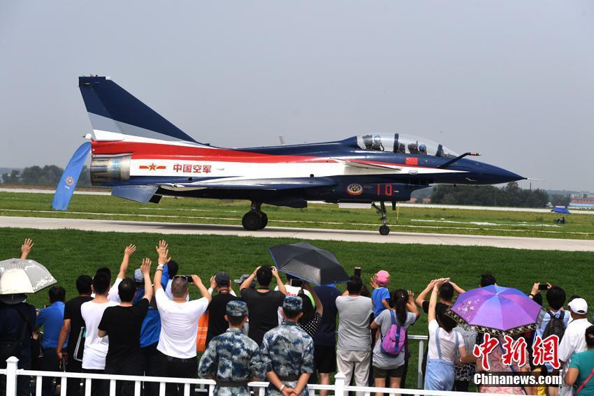 中国空军八一飞行表演队长春展特技