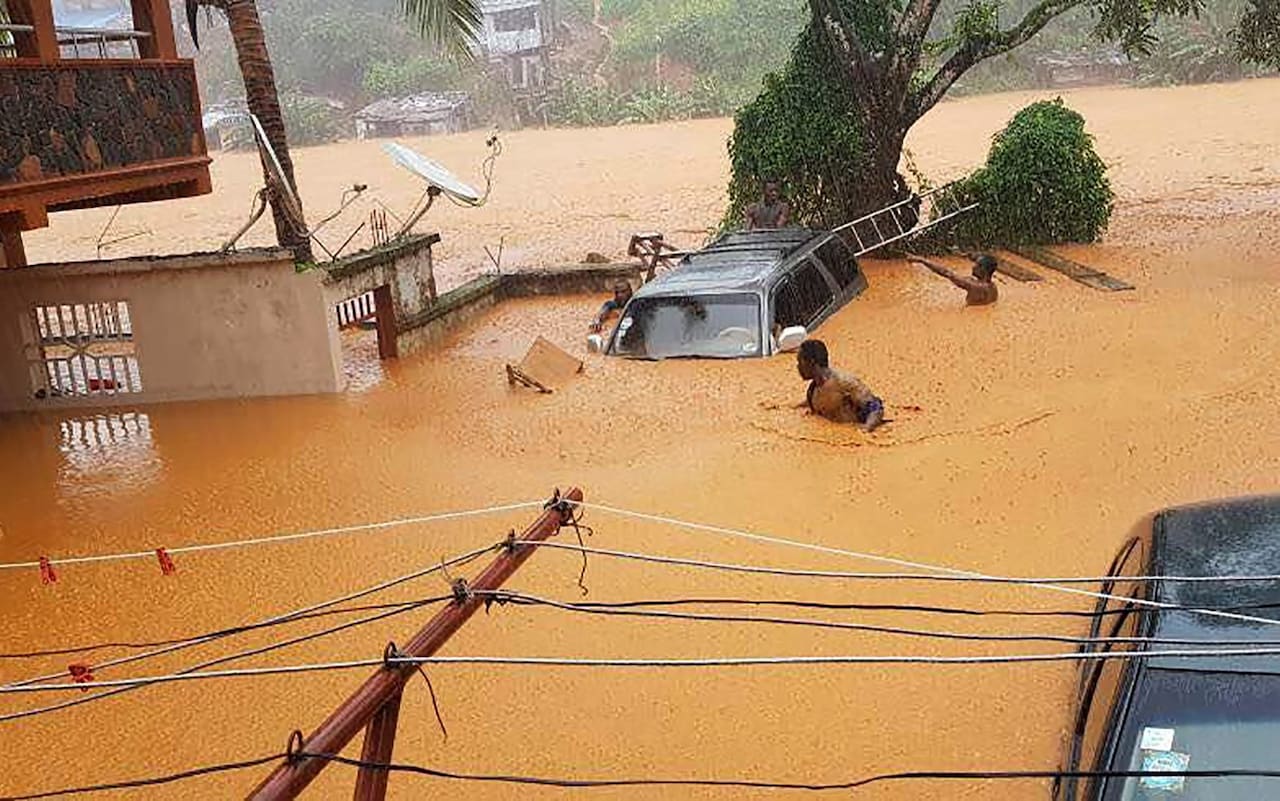 塞拉利昂突发泥石流 已致300余人死亡