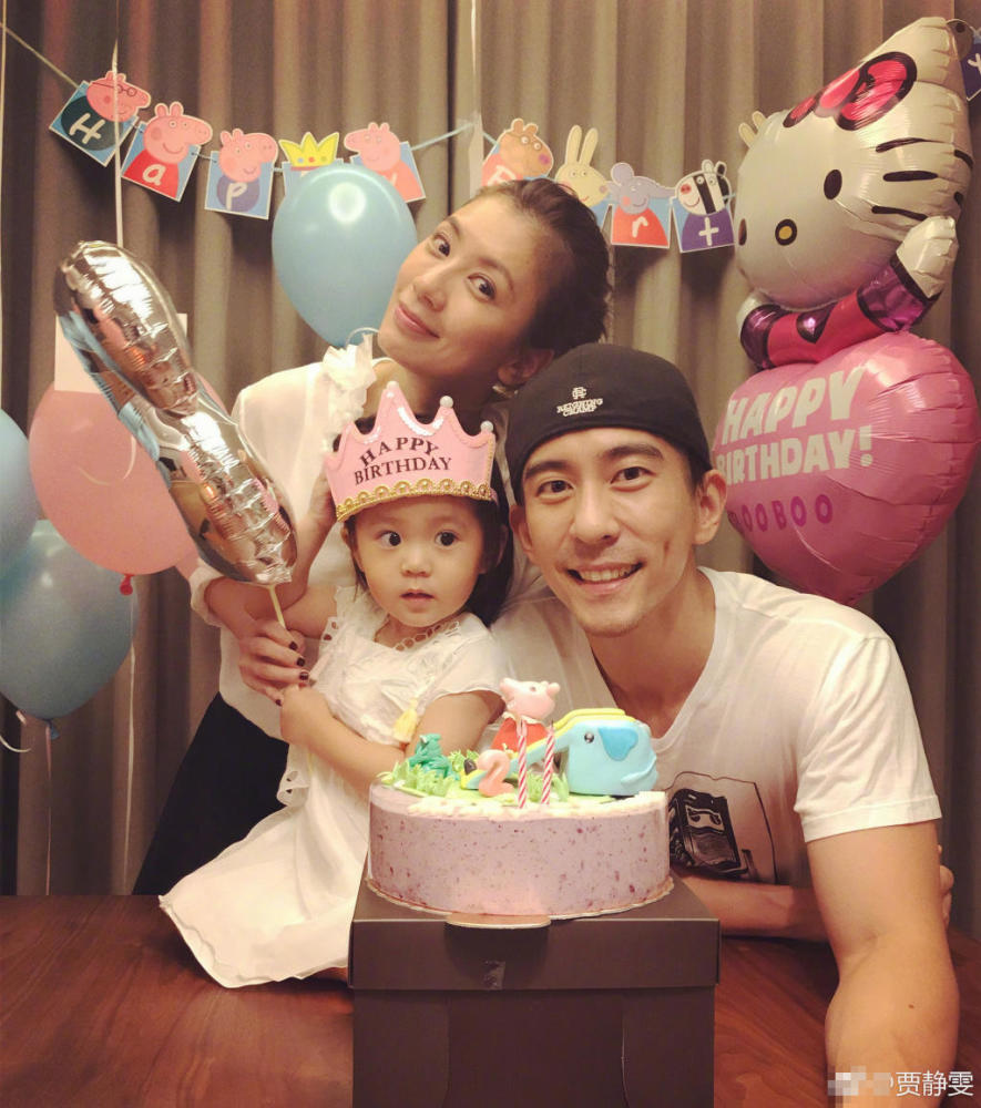 贾静雯为咘咘庆生,咘咘说自己:2个岁
