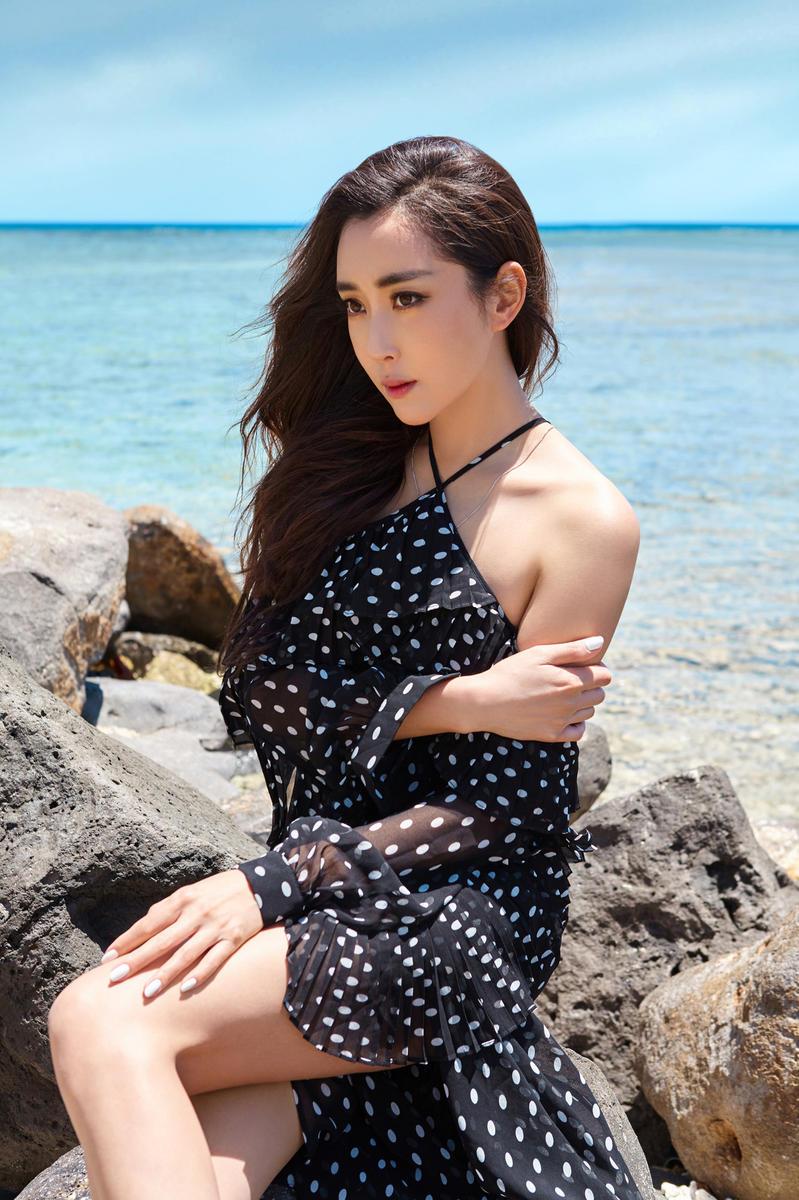 杜若溪毛里求斯写真波点长裙性感妩媚