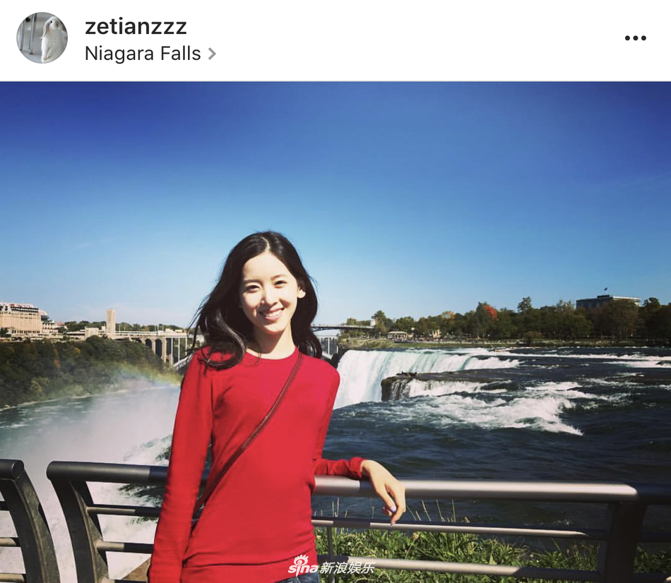 奶茶妹妹变人妻深v泳装越穿越大胆