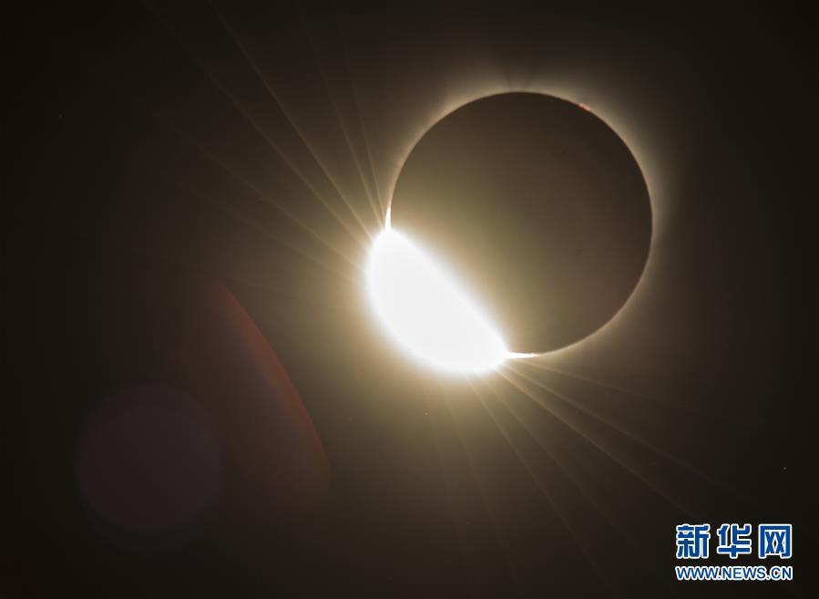 美国俄勒冈州上演日全食