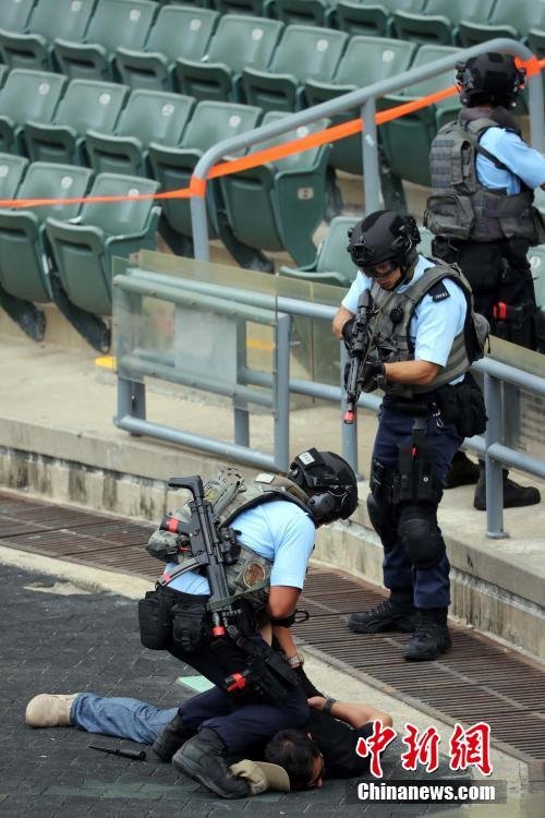 香港警方进行"火线"反恐演习