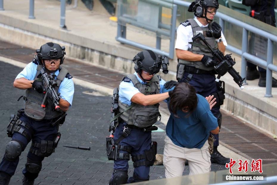 香港警方进行"火线"反恐演习