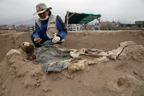 秘鲁考古发现16具中国劳工骸骨
