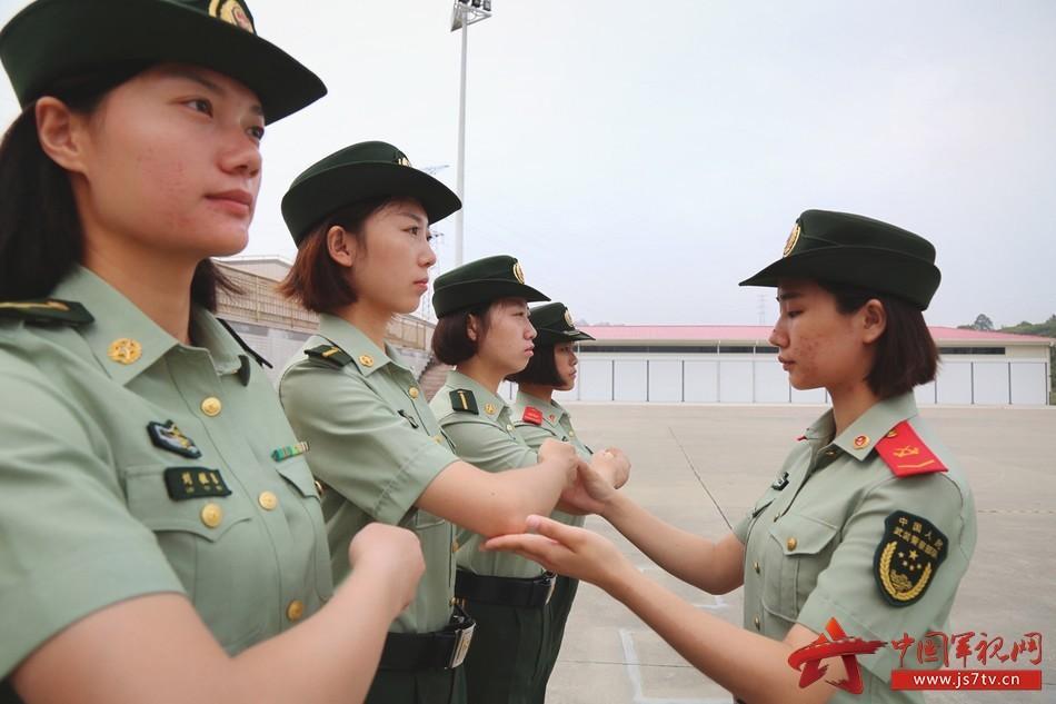 探访军营:看武警"女教头"们如何过七夕_图片频道__中国青年网