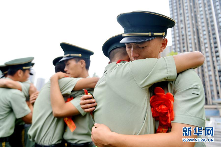 #（社会）（1）送别战友 老兵返乡