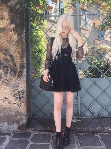 叶卡捷琳娜天生银发酷似精灵.