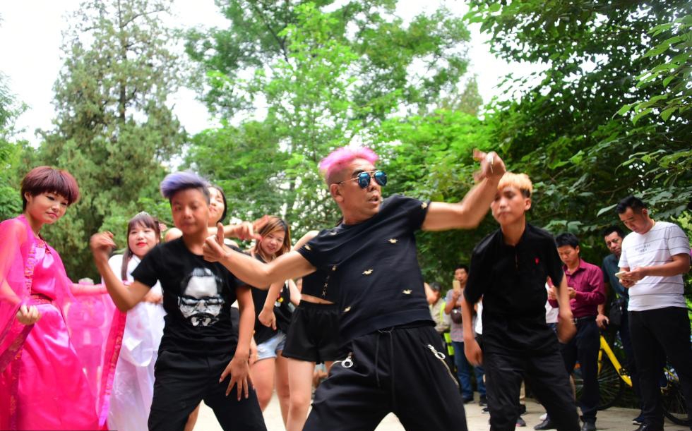 郑州尬舞天团成员图片