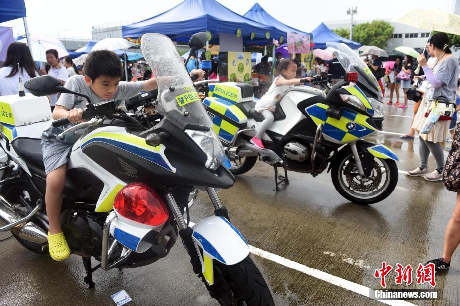 机场特警警车图片