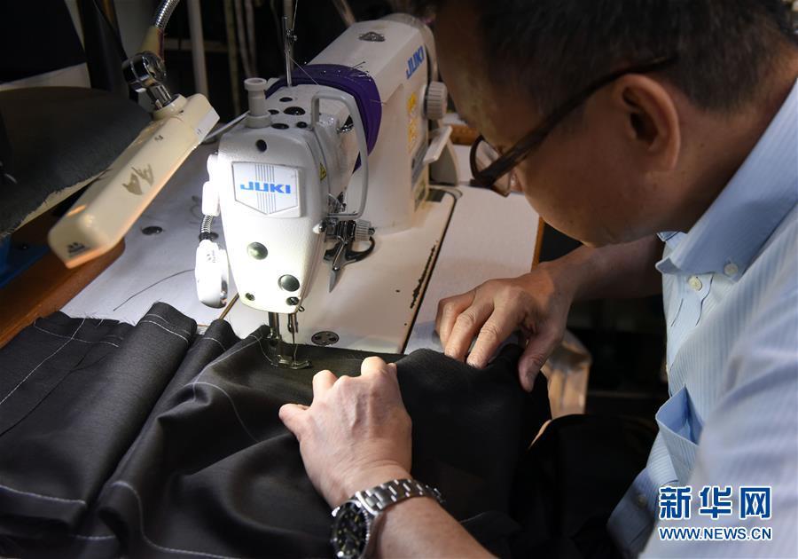 匠心剪裁岁月华服——记香港老牌裁缝的代际传承