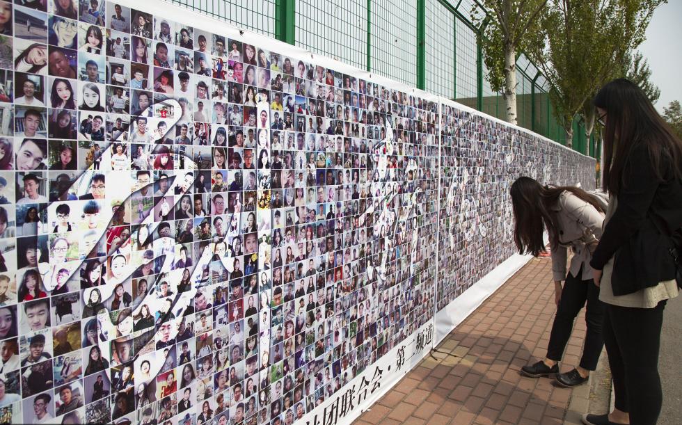 吉林一高校迎新现创意照片墙 万张笑脸照组合而成_图片频道__中国青年