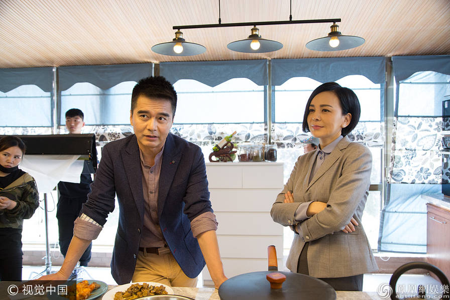 近日,王琳与许亚军在电视剧《小重逢》中扮演一对半路夫妻.(资料图)