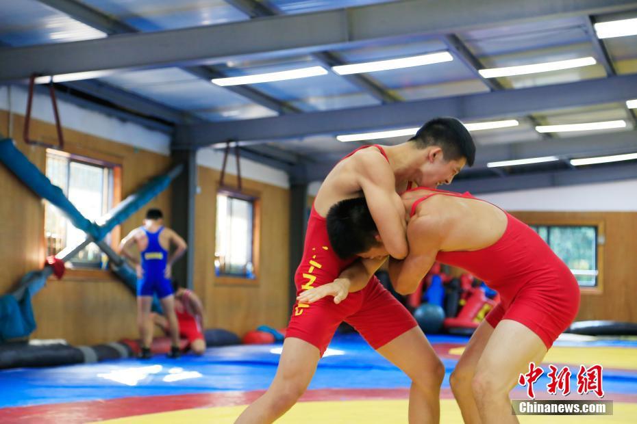 中国摔跤训练十九图片