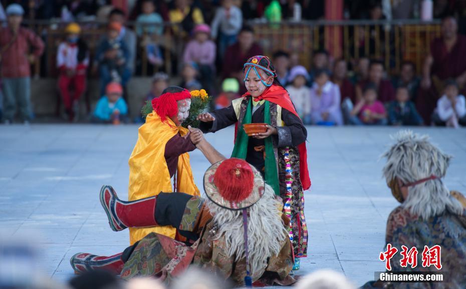 班禅驻锡地扎什伦布寺举行跳神节