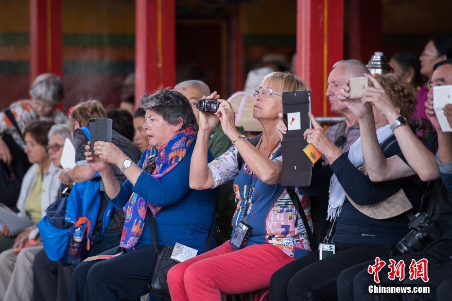 班禅驻锡地扎什伦布寺举行跳神节
