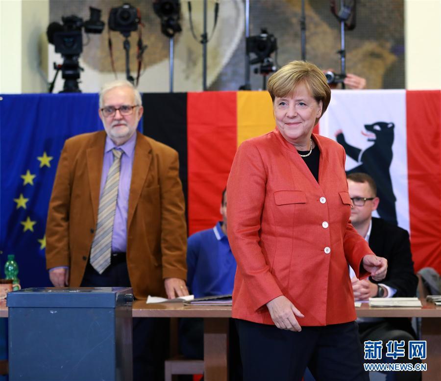 德国总理默克尔参加大选投票