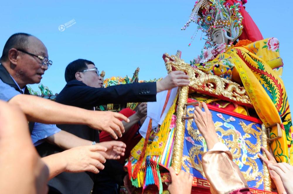 湄洲妈祖抵达台湾接驾信众超千人