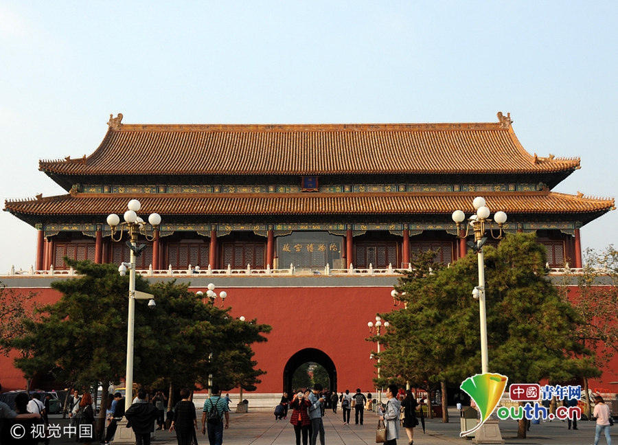 故宫端门玻璃幕墙建成 悬挂