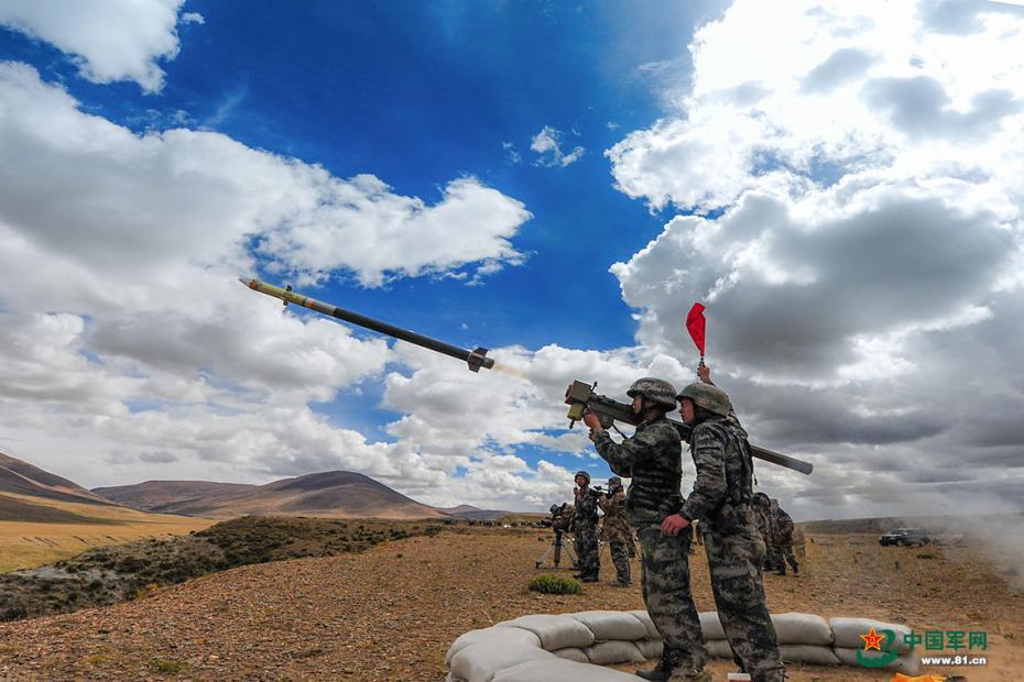演兵场上庆佳节 硝烟味的晒照炫爆朋友圈