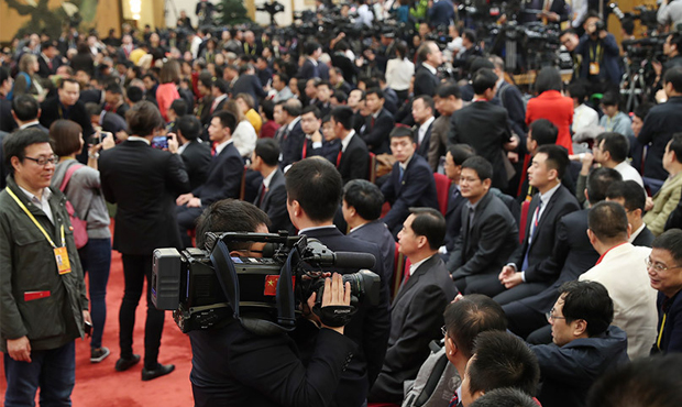 10月25日,党的十九届中央委员会第一次全体会议新选出的中央政治局