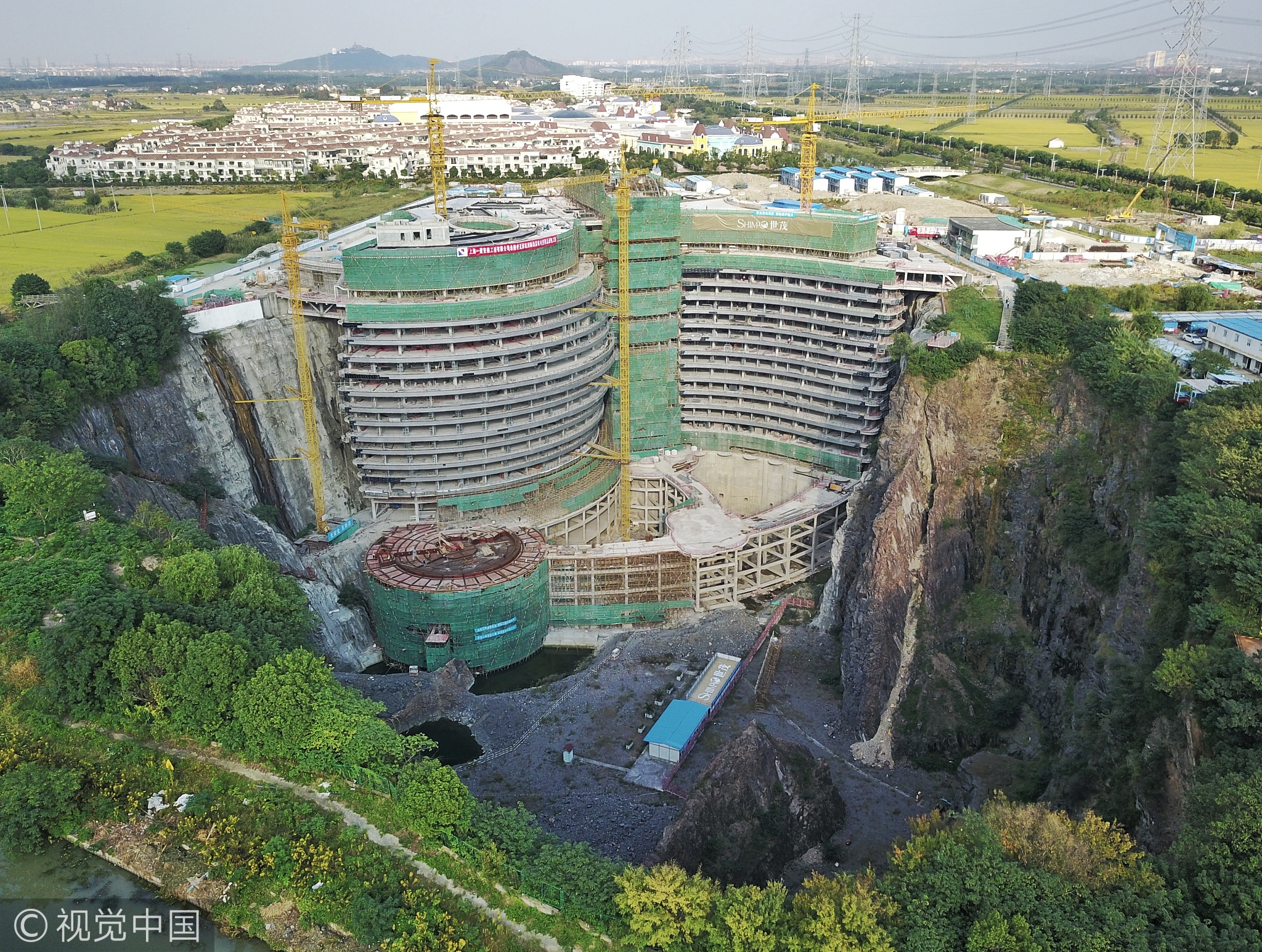 全球唯一深坑五星级酒店今天开业！就在上海，唯一的预定渠道在这里！_设计