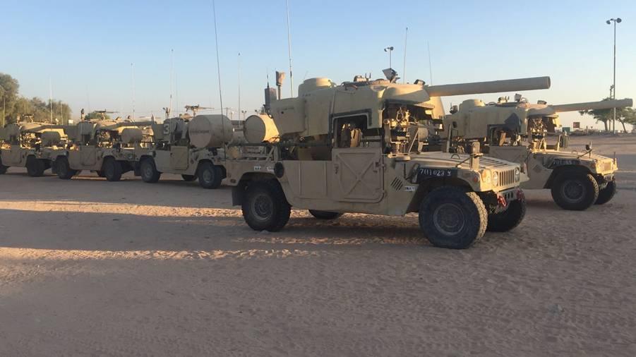 以色列悍马军车架大炮仿佛坦克