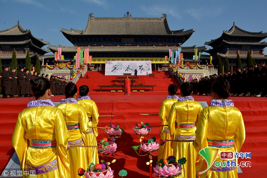 山西临汾举办寒衣节祭祀活动