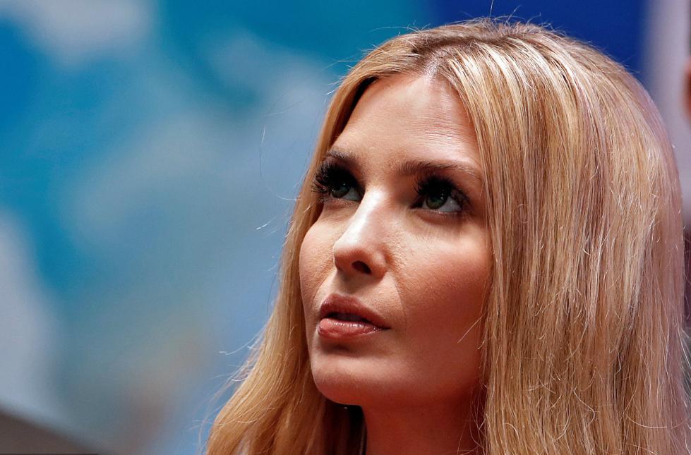 伊万卡访印出席商业峰会 一袭红裙魅力十足