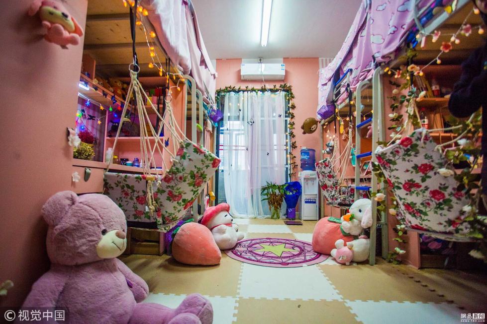 女大学生花300元打造童话公主风寝室