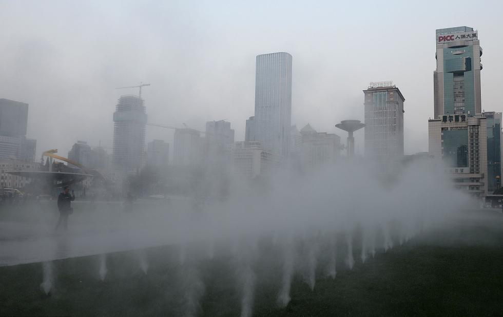 成都启用除雾霾"神器" 现场云雾缭绕_新闻频道__中国青年网
