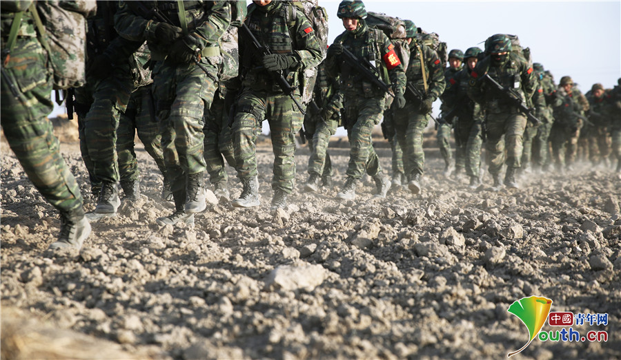 开训即开战!大漠戈壁上点燃军人激情