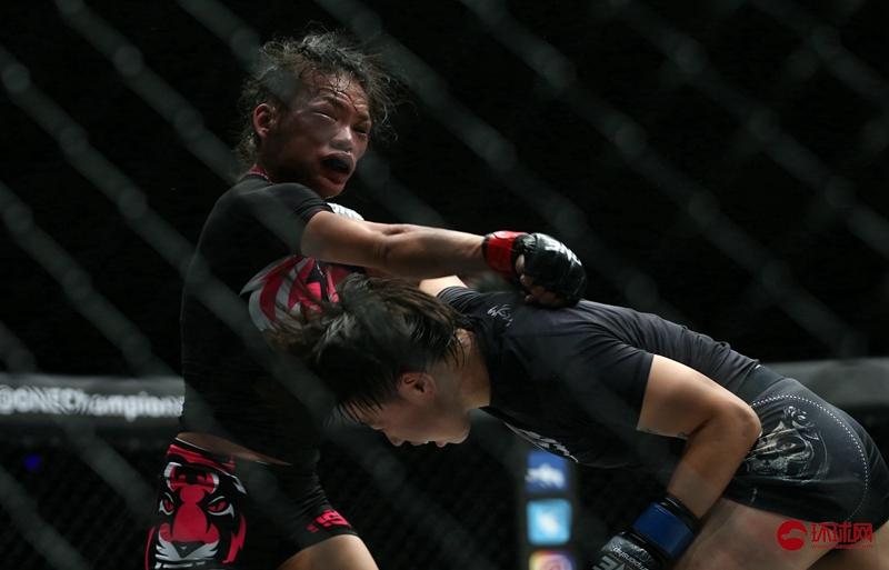 格斗只是男人的运动看看中国女选手如何痛殴对手