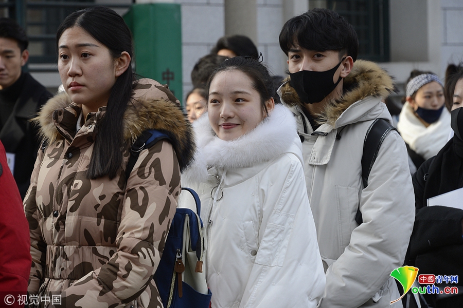 2018艺考:中戏初五开试 众考生素颜排长龙