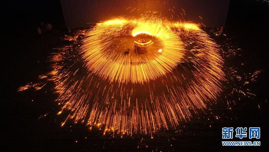 打树花庆新年已有500余年历史 祈求来年日子红火