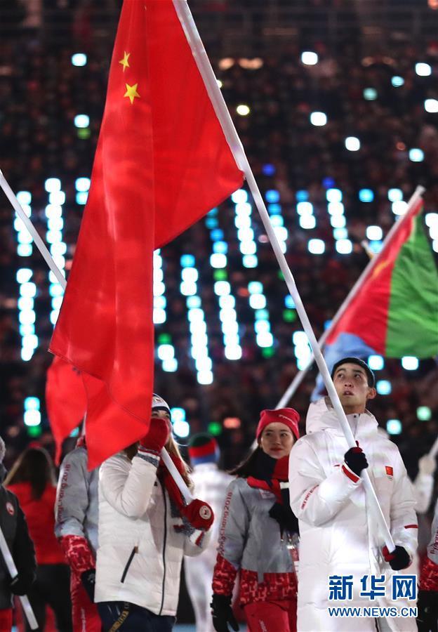 平昌冬奧會舉行閉幕式武大靖舉中國國旗入場