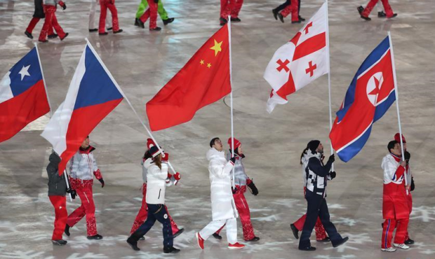 平昌冬奧會舉行閉幕式 武大靖舉中國國旗入場