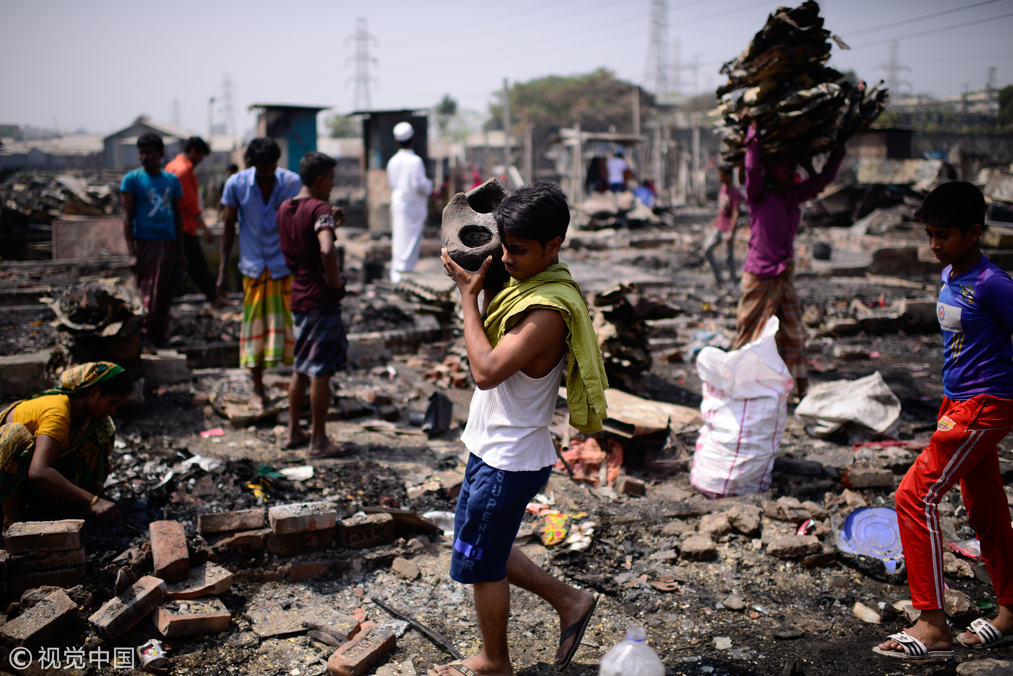 孟加拉国贫民窟发生火灾 4千间棚屋夷为平地