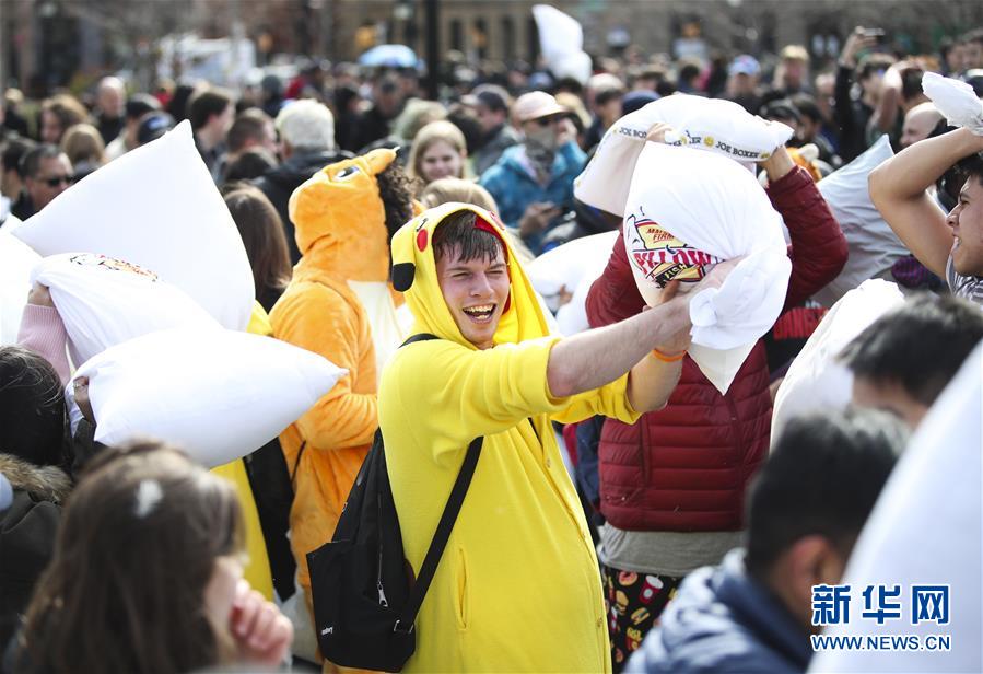 美国上演枕头大战